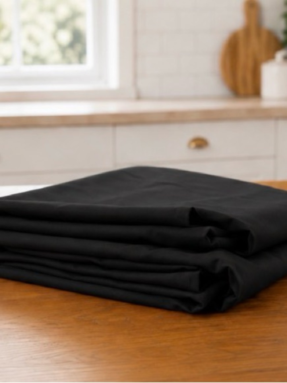 Amazon Essentials Black Tablecloth - Solid Black Dining Linen